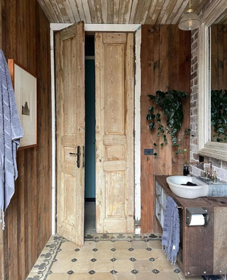 Transform Your Bathroom with the Perfect Tiles
